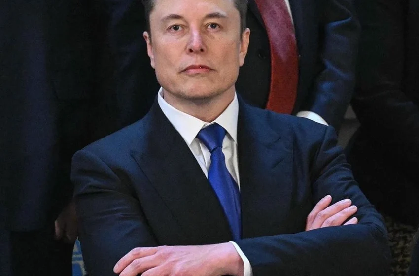 Musk ne cédera pas dans le rôle d’administration Trump même si les militants accélèrent les attaques contre Tesla et les propriétaires