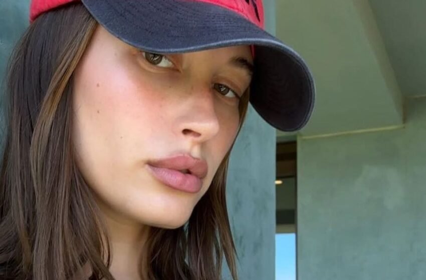  Le tumet de maquillage de la nuit de Hailey Bieber taquine le nouveau Rhode Blush