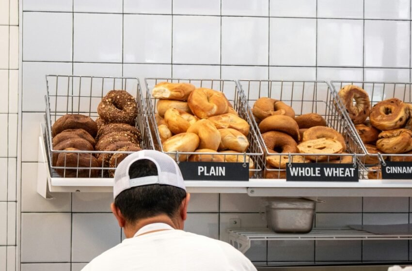  «  N’arrêtez pas de cuire avant de dire Stop  »: Le directeur adjoint réprimande Baker à Bagel Shop pour ne pas cuisiner assez vite, la conformité malveillante s’ensuit – FAIL BLOG