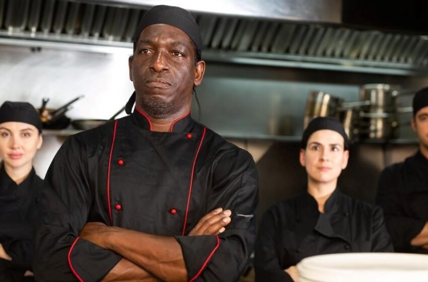  «  Nous attendons toujours  »: Le gestionnaire demande aux employés attendre que son approbation commence à fermer le restaurant, la directrice de premier plan pour les payer des heures supplémentaires lorsqu’elle oublie de suivre – échouer le blog