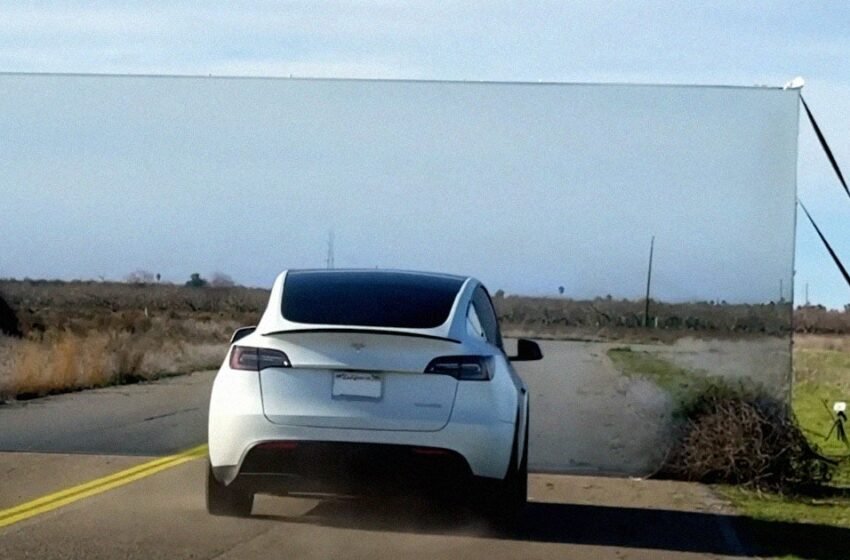  Les tests de l’homme si le pilote automatique de Tesla s’écrasera sur le mur peint pour ressembler à une route