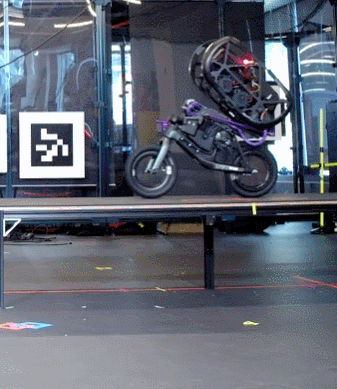 Véhicule ultra mobile Robot vélo apprenant de nouvelles astuces