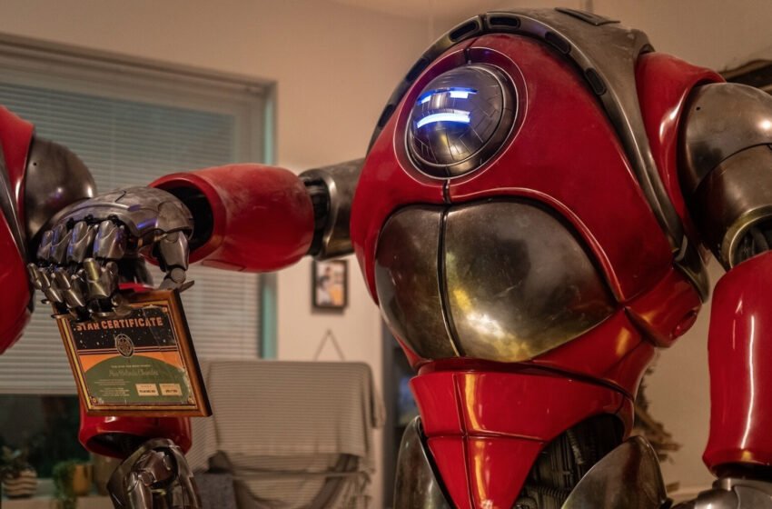 Rencontrez les acteurs de «Doctor Who» qui ont donné vie aux robots rétrofuturistes pour «The Robot Revolution» de la saison 2 (interview)