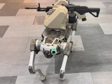 Robot Dog avec une tourelle stabilisée et une mitrailleuse QJB-2010