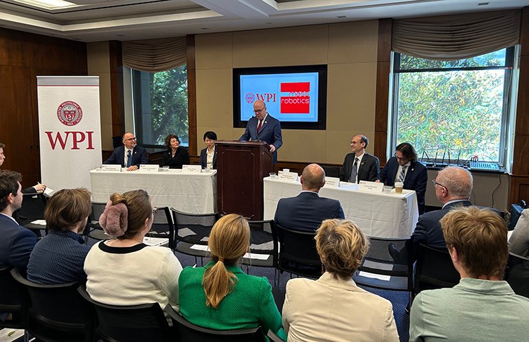Le Congressional Robotics Caucus, WPI et Massrobotics discutent de la politique de robotique américaine.