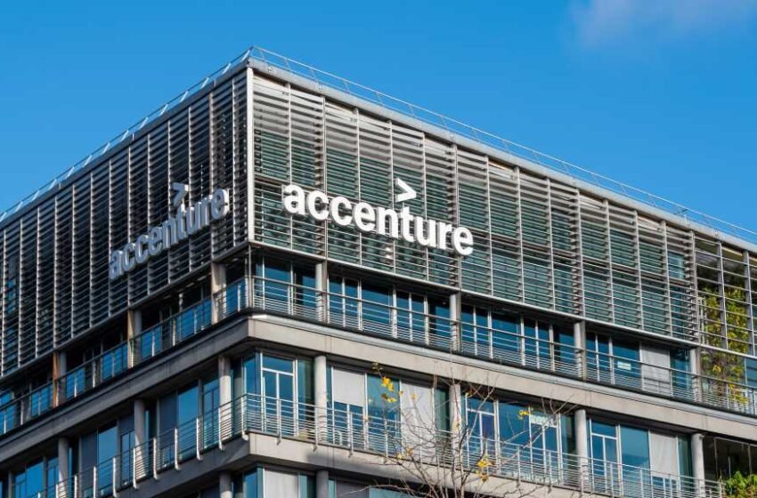  Accenture Reinventa las Operaciones de ti Con ia Agentiva