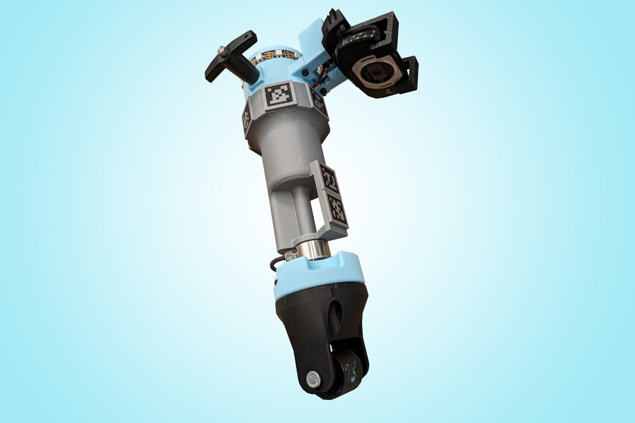 La nouvelle interface de démonstration polyvalente du MIT est un appareil portable pour aider à enseigner aux robots de nouvelles compétences.