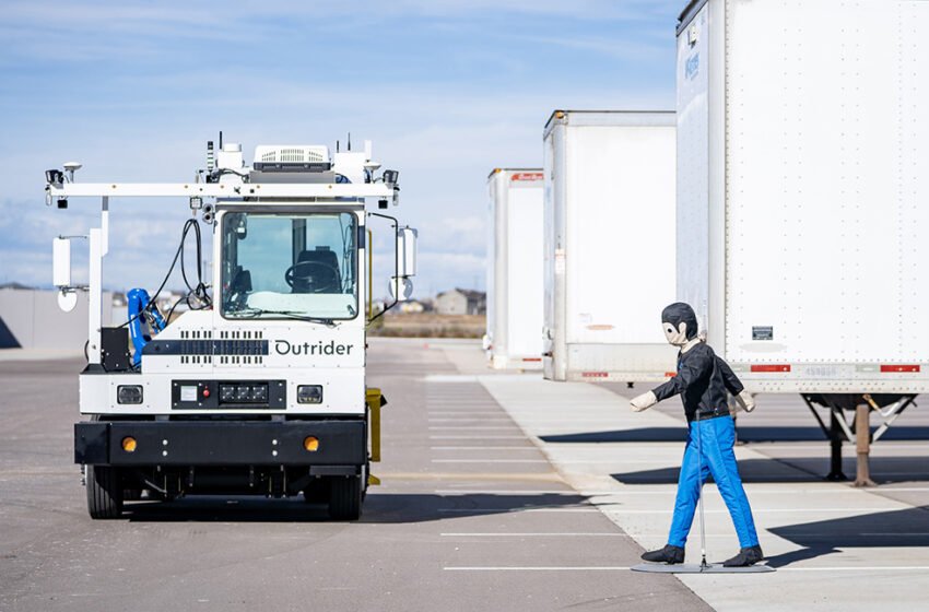 Outrider conçoit le système de sécurité pour les camions de cour autonomes