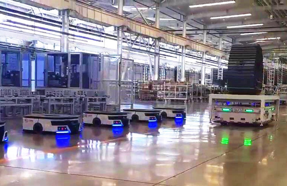 Les robots de fourmis robustes de Guozi fonctionnent sur place pour le groupe TZ.