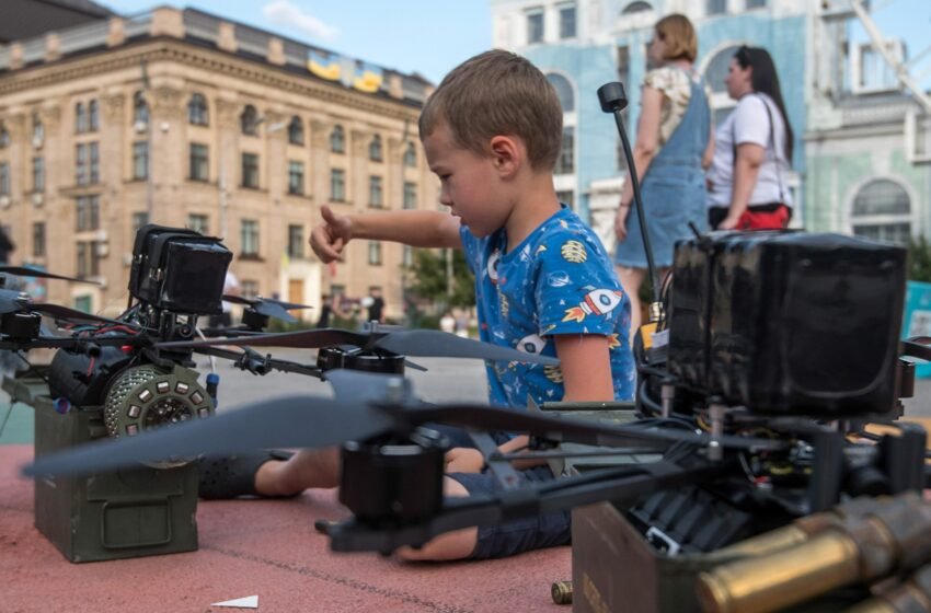  Ce pays enseigne aux enfants à construire et à exploiter des drones mortels